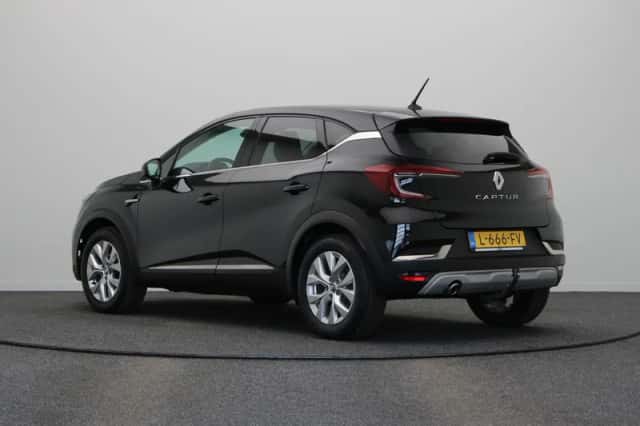 Renault Captur (2021) thumbnail 2