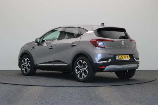 Renault Captur (2022) thumbnail 2