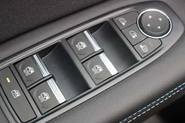 Renault Captur (2026) thumbnail 3