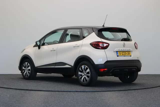 Renault Captur (2017) thumbnail 2