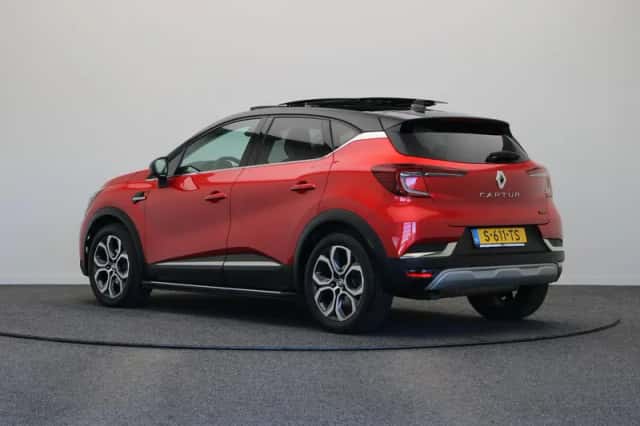 Renault Captur (2023) thumbnail 2