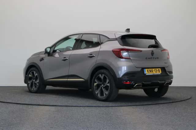 Renault Captur (2023) thumbnail 2