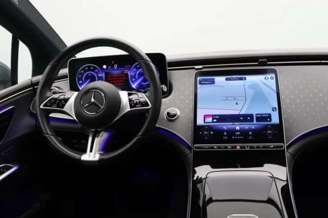 Mercedes-Benz EQE (2023) thumbnail 6