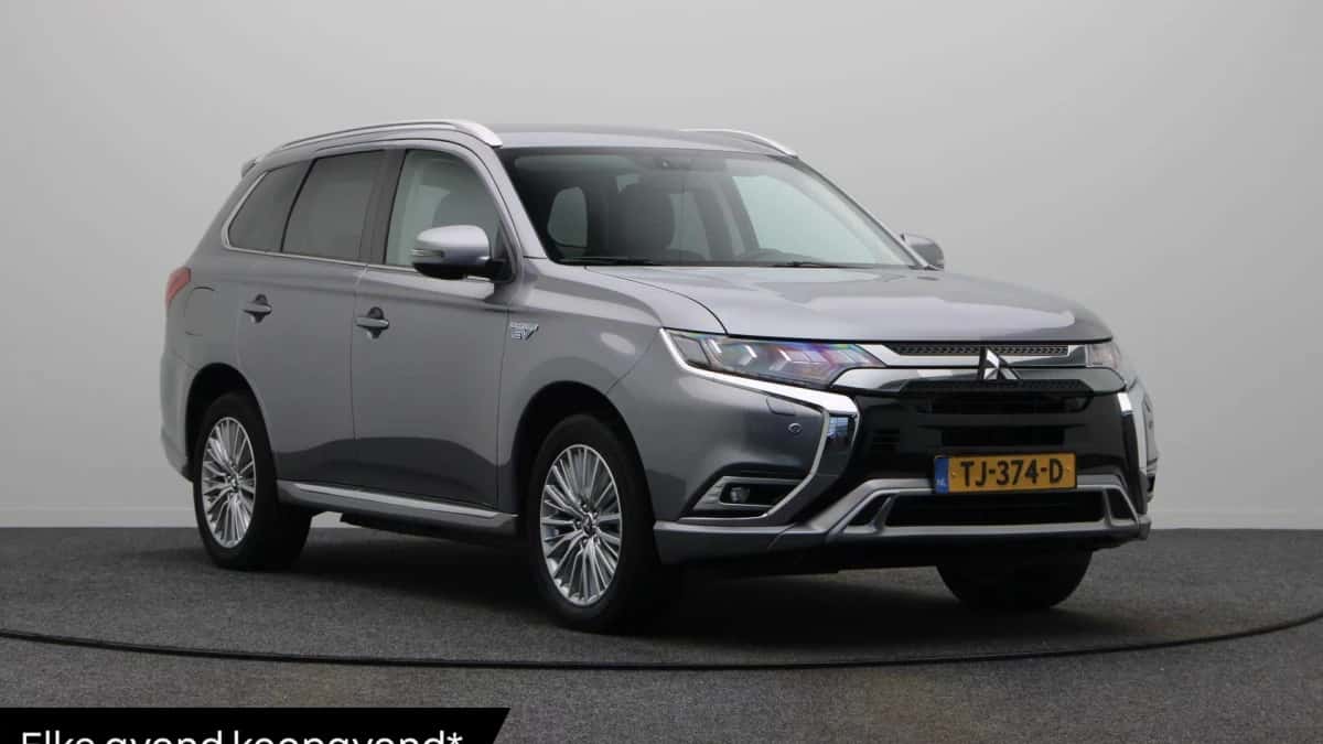 Mitsubishi Outlander (2018) — foto 1