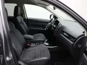 Mitsubishi Outlander (2018) thumbnail 14