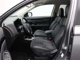 Mitsubishi Outlander (2018) thumbnail 19