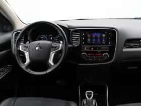 Mitsubishi Outlander (2018) thumbnail 4
