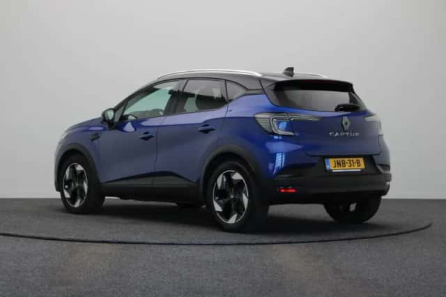 Renault Captur (2024) thumbnail 2