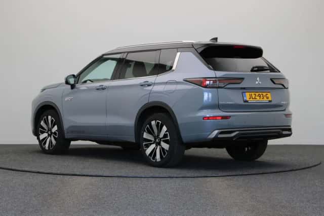Mitsubishi Outlander (2025) thumbnail 2