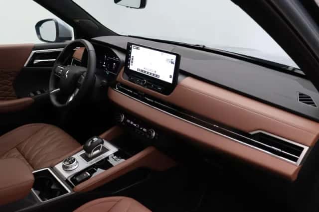 Mitsubishi Outlander (2025) thumbnail 5