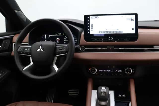 Mitsubishi Outlander (2025) thumbnail 4