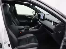 Toyota RAV4 (2024) thumbnail 16