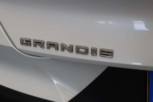 Mitsubishi Grandis (2026) thumbnail 4