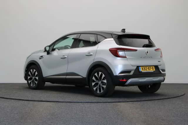 Renault Captur (2024) thumbnail 2