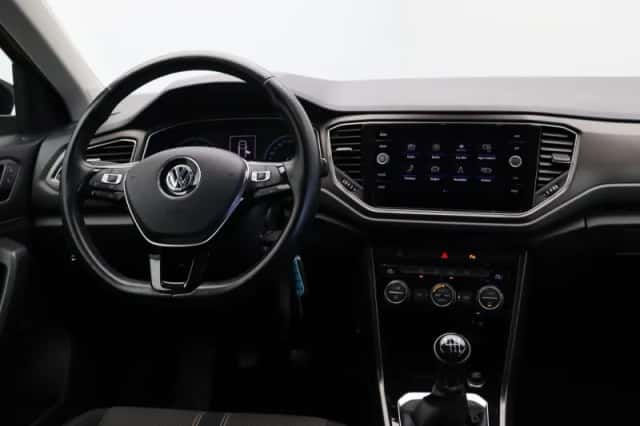 Volkswagen T-Roc (2019) thumbnail 4