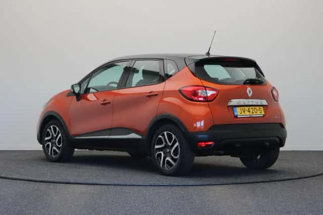 Renault Captur (2015) thumbnail 2