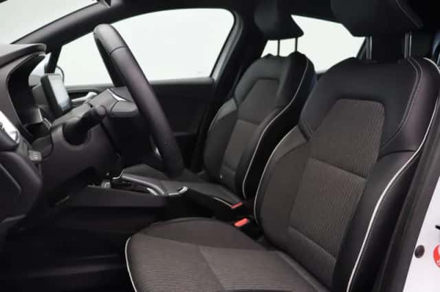 Renault Clio (2021) thumbnail 4