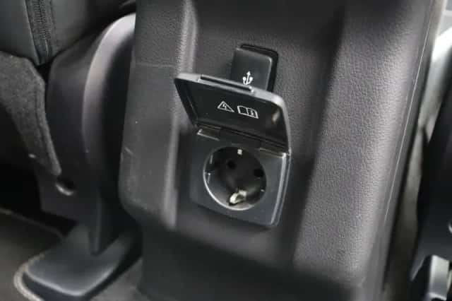Mitsubishi Outlander (2020) thumbnail 5