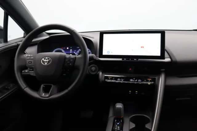 Toyota C-HR (2025) thumbnail 4