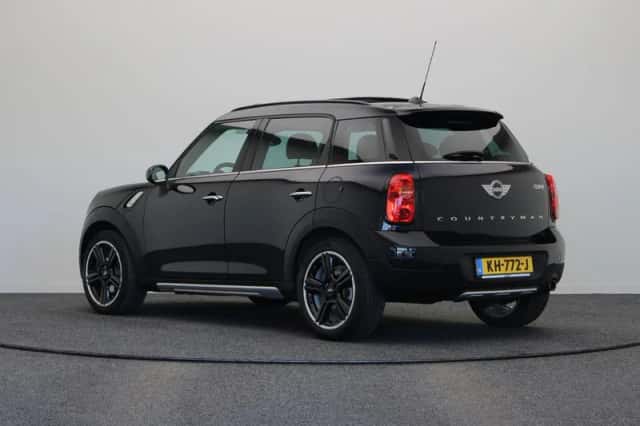 MINI Countryman (2016) thumbnail 2