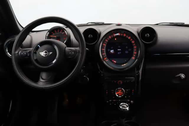 MINI Countryman (2016) thumbnail 5