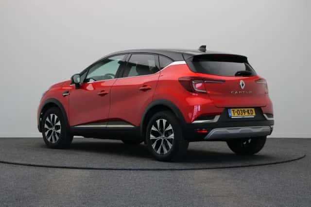 Renault Captur (2023) thumbnail 2