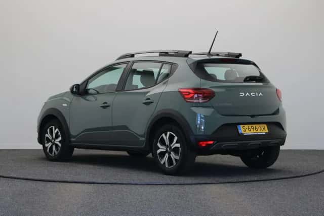 Dacia Sandero Stepway (2023) thumbnail 2