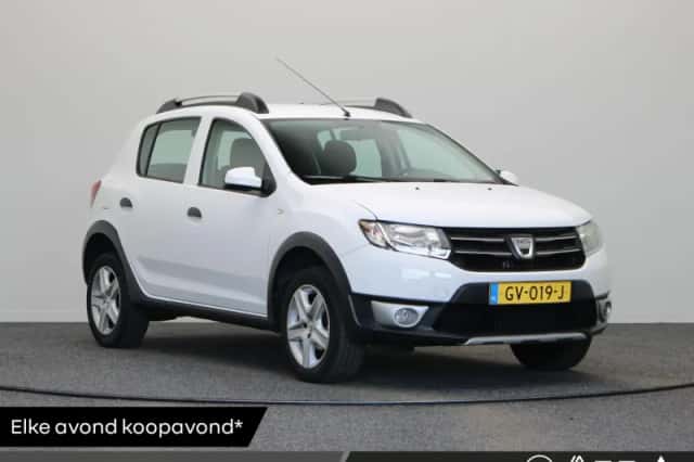 Dacia Sandero Stepway (2015) thumbnail 1