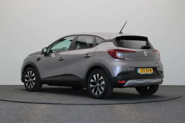 Renault Captur (2023) thumbnail 2