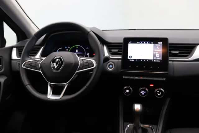 Renault Captur (2023) thumbnail 4