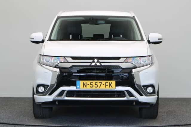 Mitsubishi Outlander (2019) thumbnail 6
