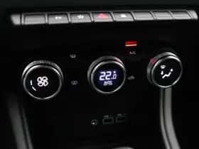 Renault Captur (2023) thumbnail 33