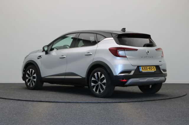 Renault Captur (2024) thumbnail 2