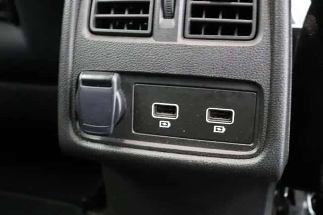 Renault Captur (2024) thumbnail 3