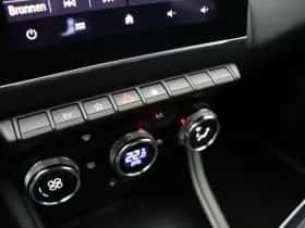 Renault Captur (2024) thumbnail 31