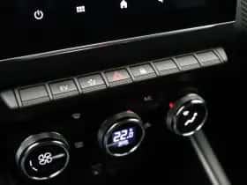 Renault Captur (2022) thumbnail 35