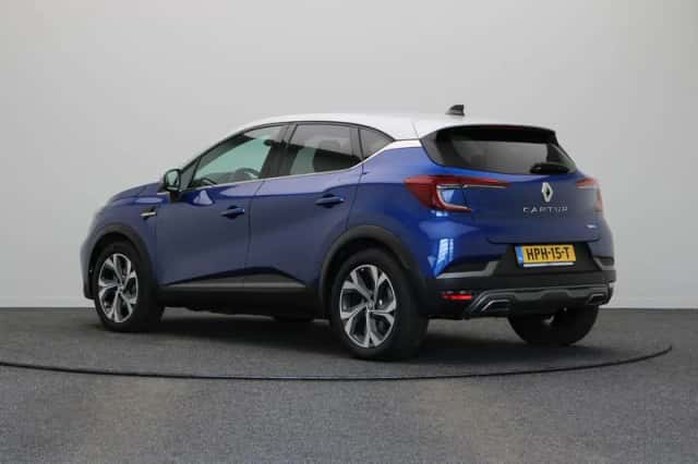 Renault Captur (2022) thumbnail 2