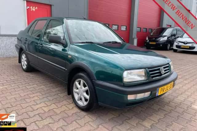 Volkswagen Vento (1996) thumbnail 1