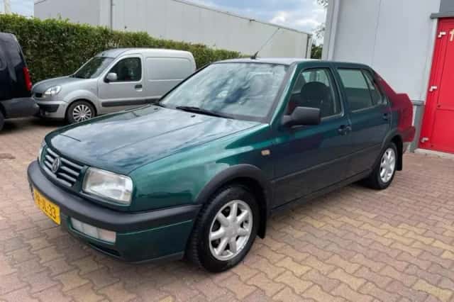Volkswagen Vento (1996) thumbnail 2