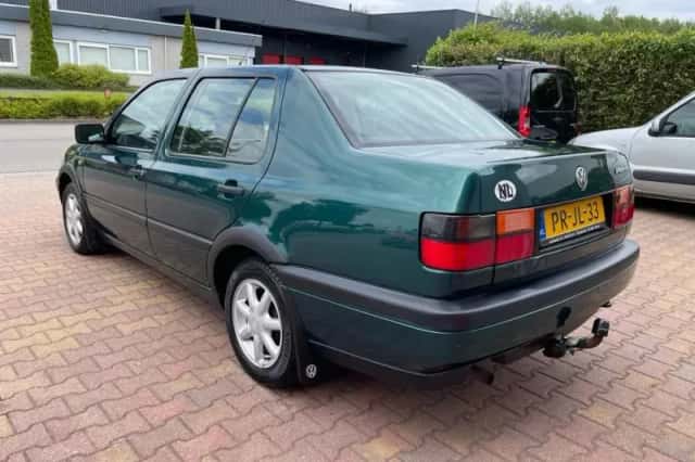 Volkswagen Vento (1996) thumbnail 3