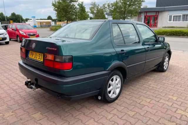 Volkswagen Vento (1996) thumbnail 4