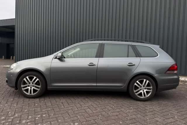 Volkswagen Golf (2011) thumbnail 2