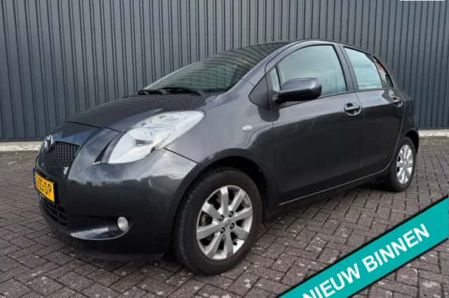 Toyota Yaris (2008) thumbnail 1