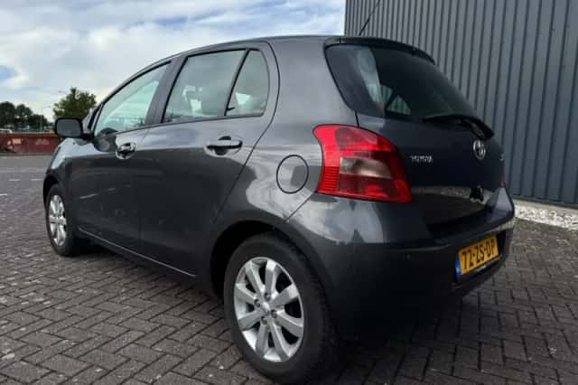 Toyota Yaris (2008) thumbnail 3