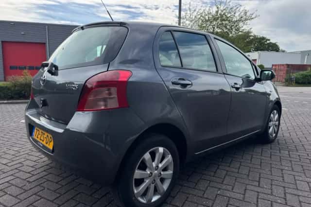 Toyota Yaris (2008) thumbnail 5
