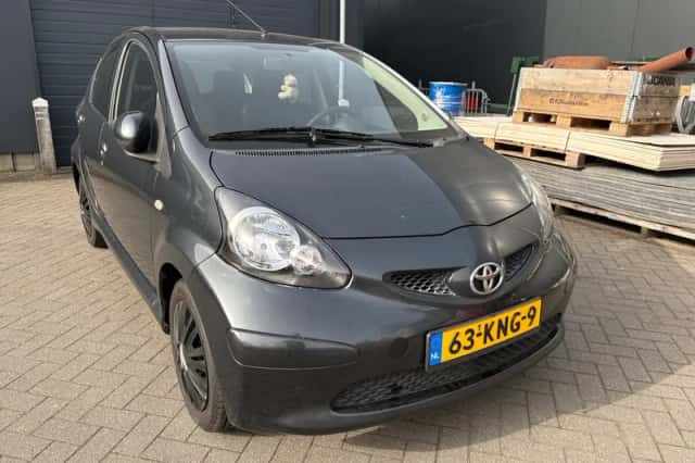 Toyota Aygo (2010) thumbnail 4