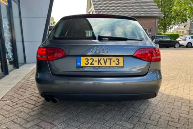 Audi A4 (2010) thumbnail 16