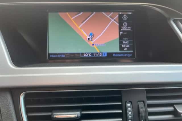 Audi A4 (2010) thumbnail 24