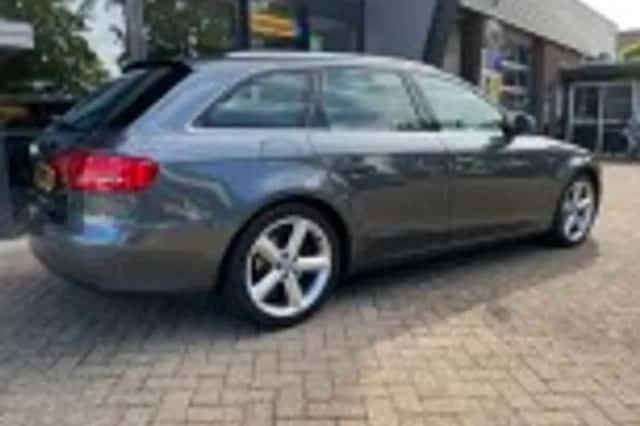 Audi A4 (2010) thumbnail 33