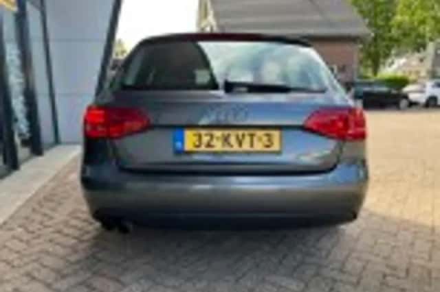 Audi A4 (2010) thumbnail 35